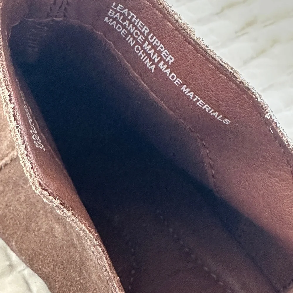 Born Kerri Women’s ankle boots new size 9 women’s Taupe distress - Picture 5 of 10